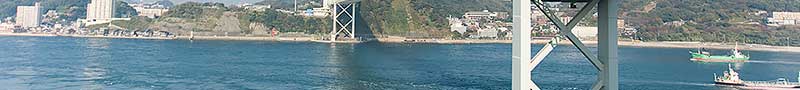 九州の門司側から見た関門橋の写真-4
